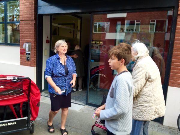 Social- og sundhedsassistent Monica Pedersen og kollegerne stod for en varm velkomst tilbage fra turen.